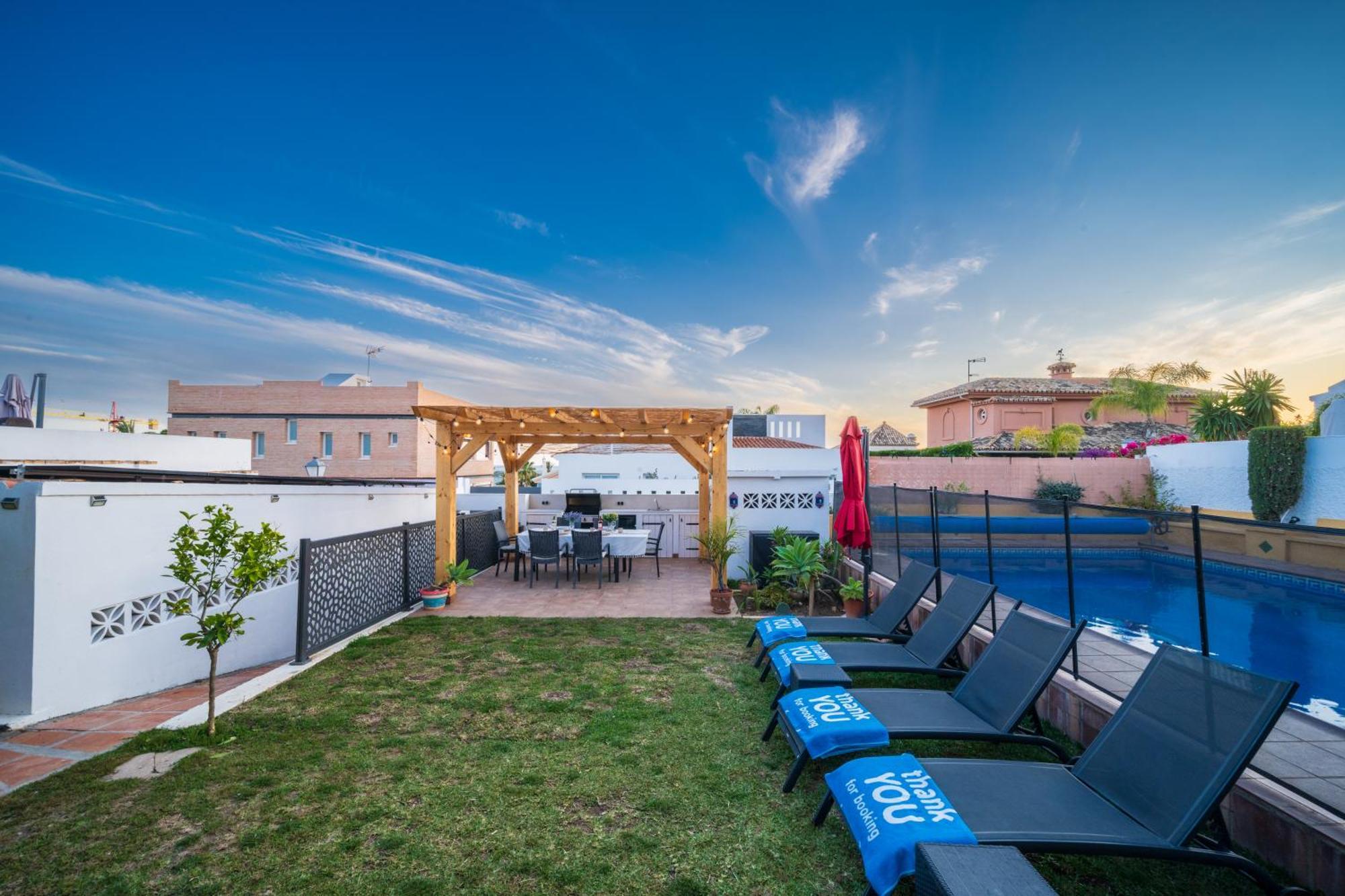 Typical Beach House Las Chapas Playa With Heated Pool Marbella Exteriér fotografie